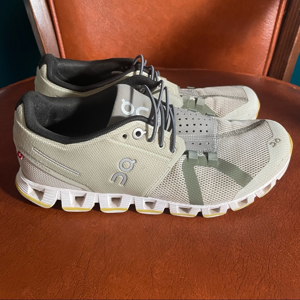 On Cloud running shoes in green & gray, ladies size 6.5
